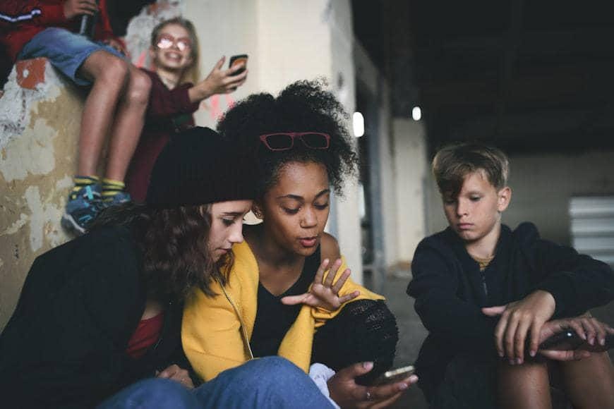 Paradoks Keberagamaan Gen Z Indonesia, Religius Jarang Ibadah